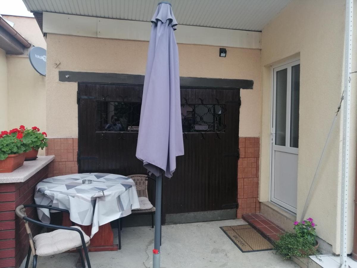 Studio Apartman Bandb Dakovo Exterior photo