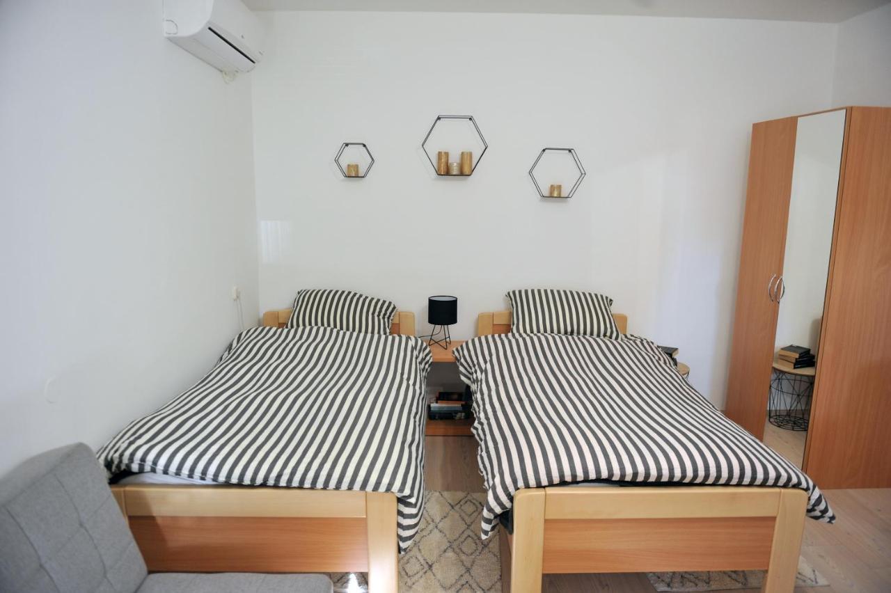 Studio Apartman Bandb Dakovo Exterior photo