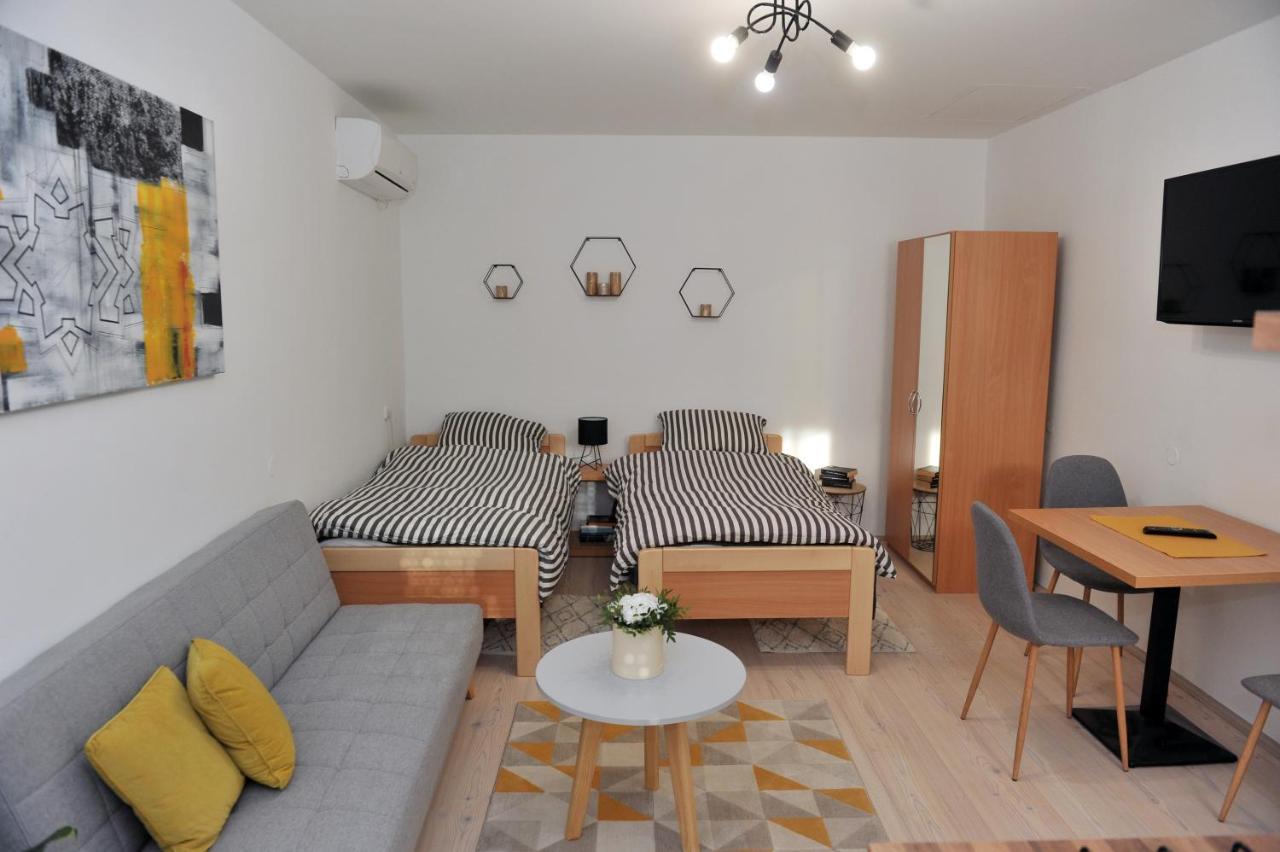 Studio Apartman Bandb Dakovo Exterior photo